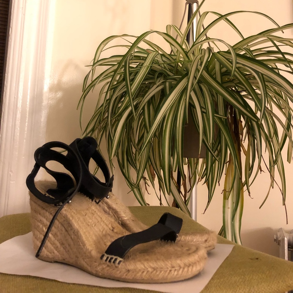 gap • women espadrille thin strap wedges / size 6